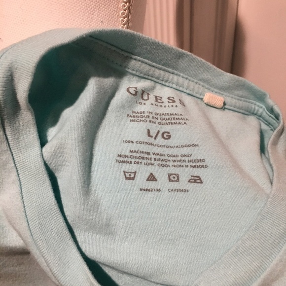 Guess short Sleeve Tee Shirt Ombré. Size Large - Picture 5 of 6
